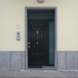 Blindata con sopraluce e fianco luce in vetro antimazza