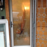 Portoncino ingresso con vetro antisfondamento decorato a mano 