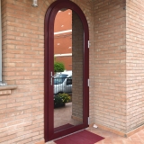 Portoncino in PVC Rosso-Bordeaux ad arco con apertura verso l’esterno