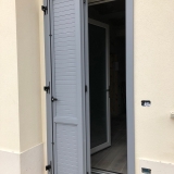 Infissi in PVC grigio - Villa bifamiliare